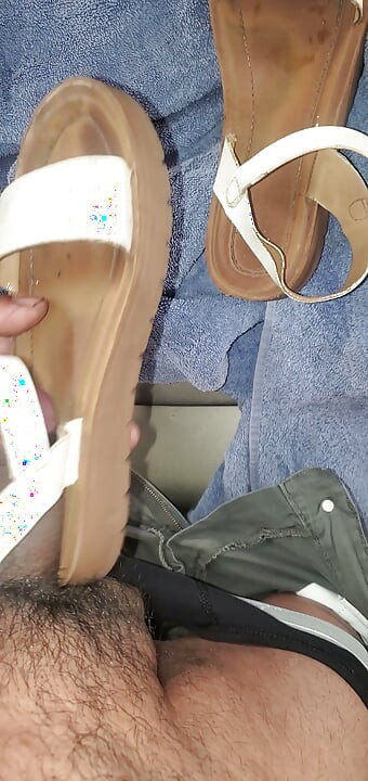 mechanic found sandals in drivers floorboard
