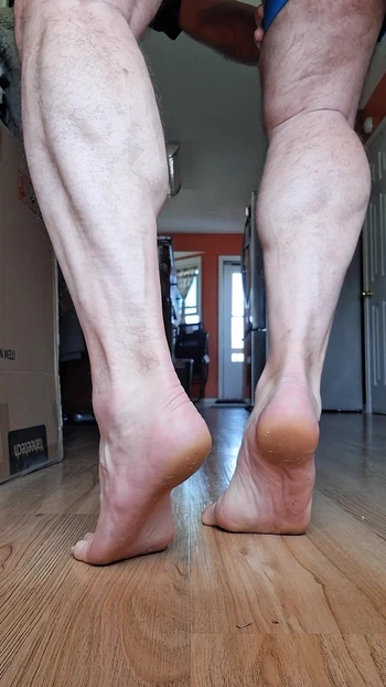 Do you like male feet and strong calf's?