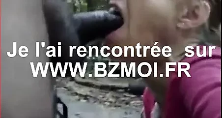 Une vieille suce un black dans les bois