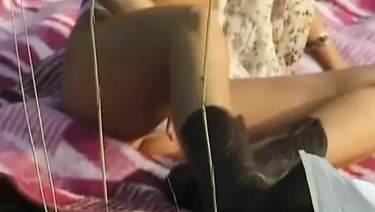 Amateur-schätzchen aus deutschland durfte im freien mit ihrer muschi spielen