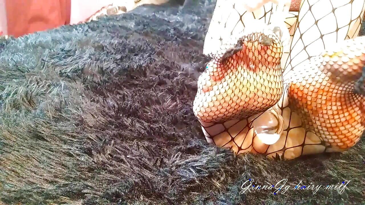 Verre dans sa chatte poilue, creampie, fétichisme des bas, MILF russe Ginnagg