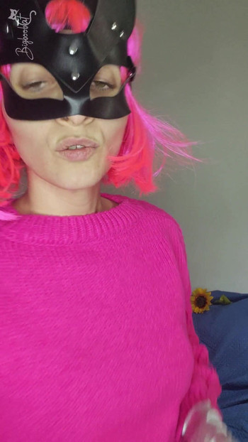 Nézd, ahogy megérintem magam a cicamaszkommal és a nagy melleimmel