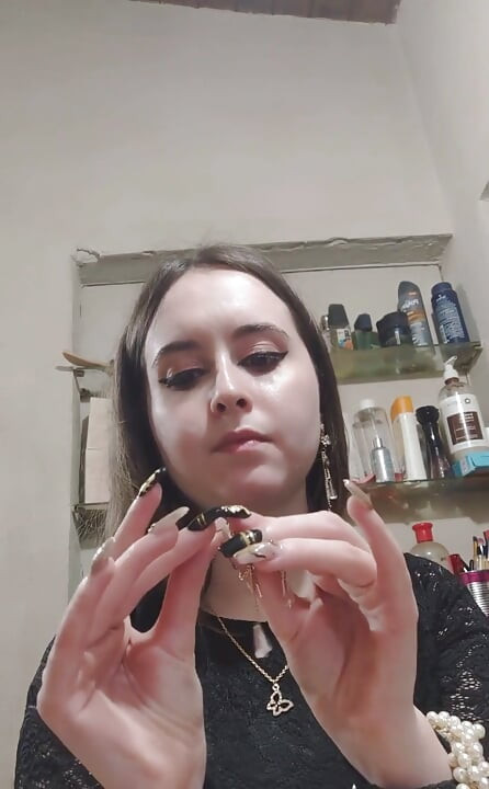 Omkleden, schoenen uittrekken, make-up verwijderen, alles om naar bed te gaan. Lieve dromen van mijn liefdes