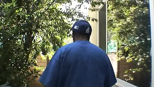 Pelacur itu memakan semuanya