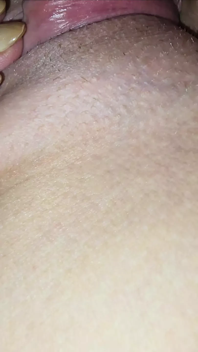 Um close extremo de uma gozada interna muito bagunçada que eu recebi depois de uma foda profunda