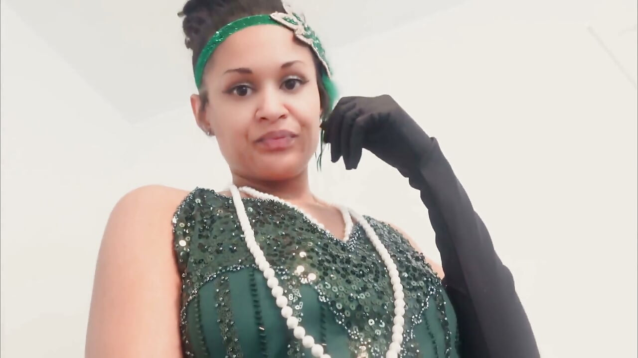 Calissa 1920s Giantess