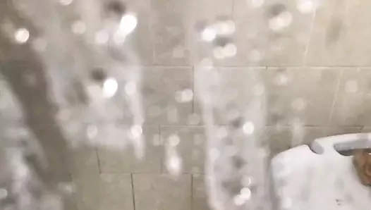 朝のシャワー