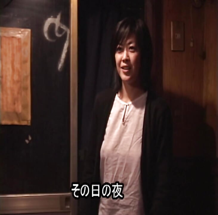 P135G06 A beautiful proprietress running a small nomiyaku with only a counter in Kabukicho. A sensual drama about a touting man and a man chased by debt collectors in the chaotic Showa-era Shinjuku!