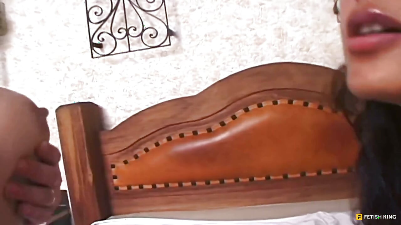 سيطرة لسبية بالبصق - ابتلع كل بصاقي