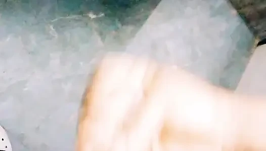 Genç oğlan sexey vücut ve seks yapıyor.elle muamele
