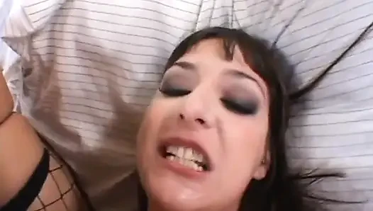 Cowok ini oral dan ngentot dua cewek cantik
