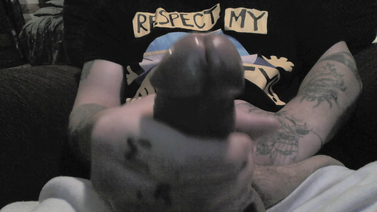 CLOSE UP CUMMING SLOW JACKING
