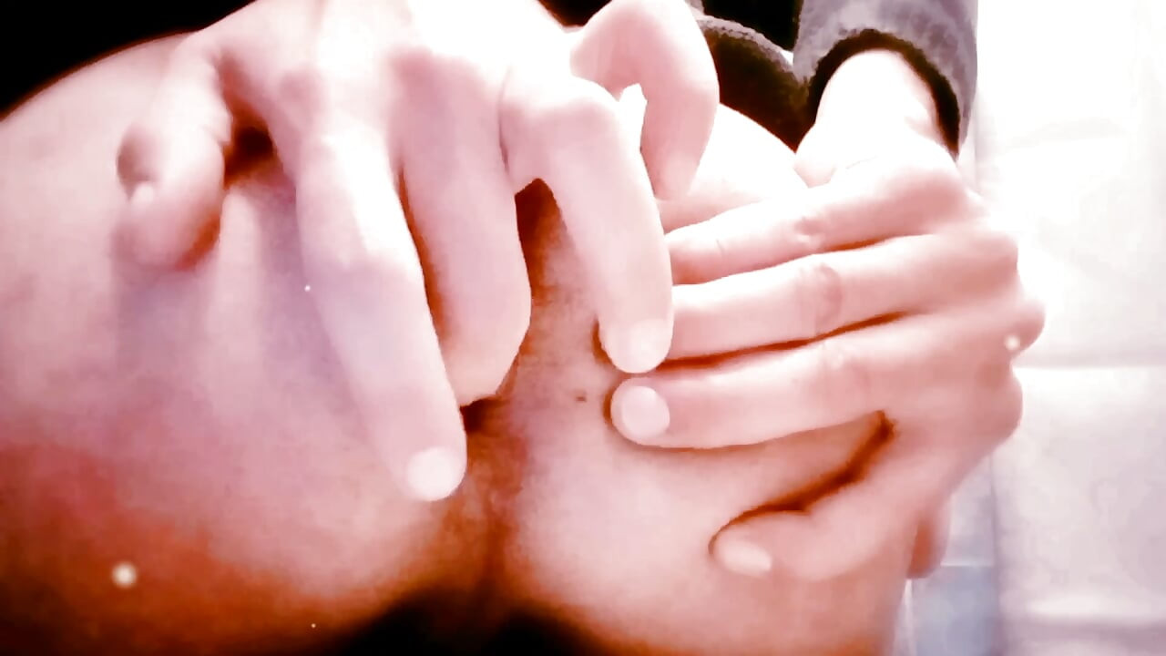 I Spread The Hole Of My Smooth Ass With My Finger