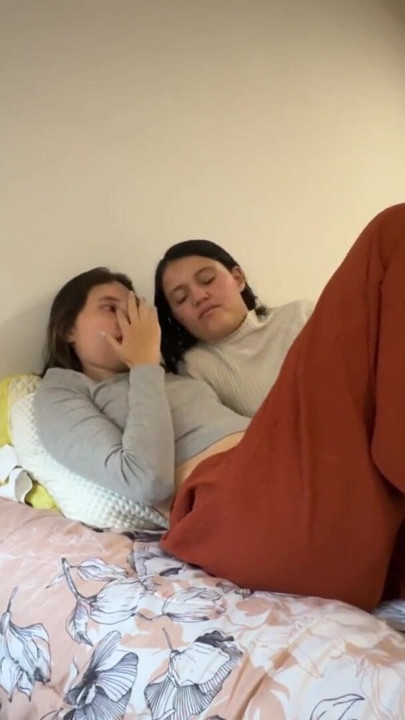 She's a slutty lesbian who fingered me in my pussy | Clip 1