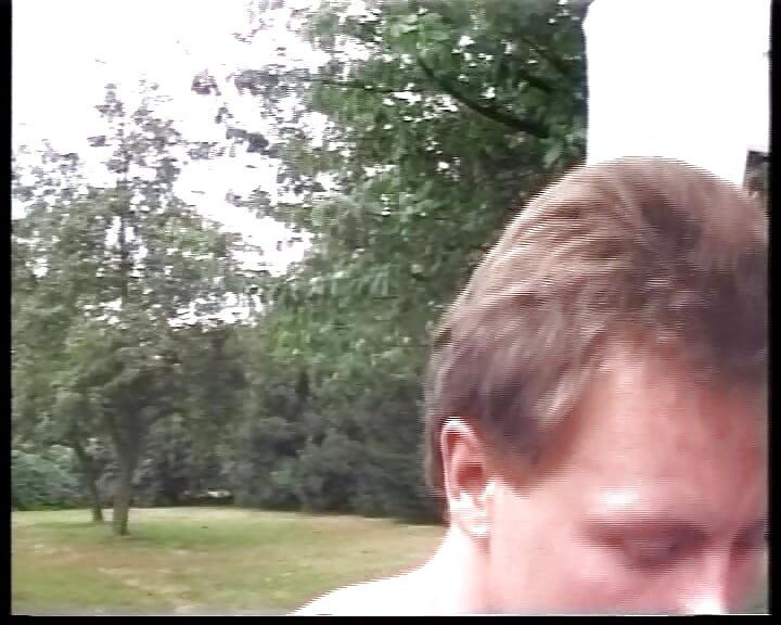 德国荡妇的紧致肛门被插入