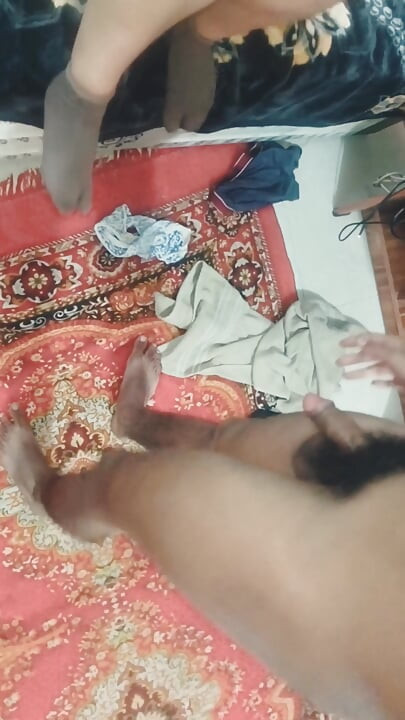 Erkek arkadaşım flört yıldönümünde beni şaşırttı ve bir arkadaşımı bana çağırdı