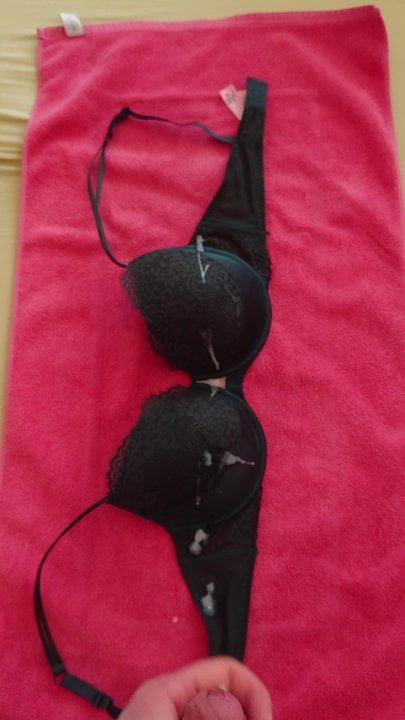 Cum on girlfriend's big bra