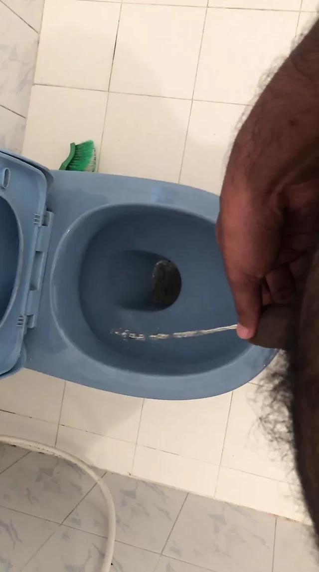 Hairy gay daddy pissing chu daanawa