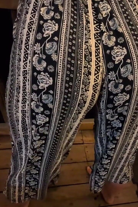 Saltando Bunda Fofa Nele Em Público