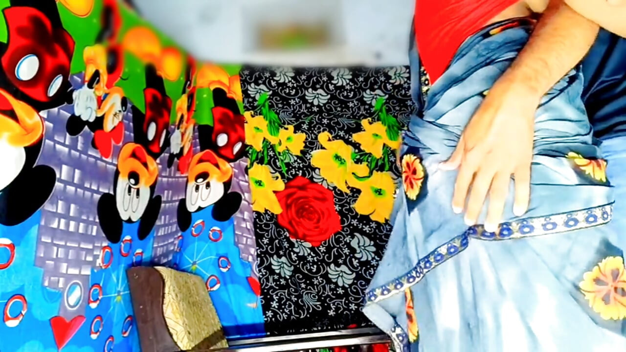 인도 유부녀 neelu Singh 21살 여자 쪼이는 보지 침실 섹스 의붓남매