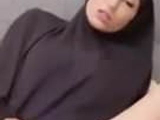Hijab thủ dâm