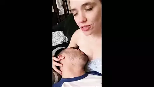 妻が夫に授乳してダブルオーガズムに達する！