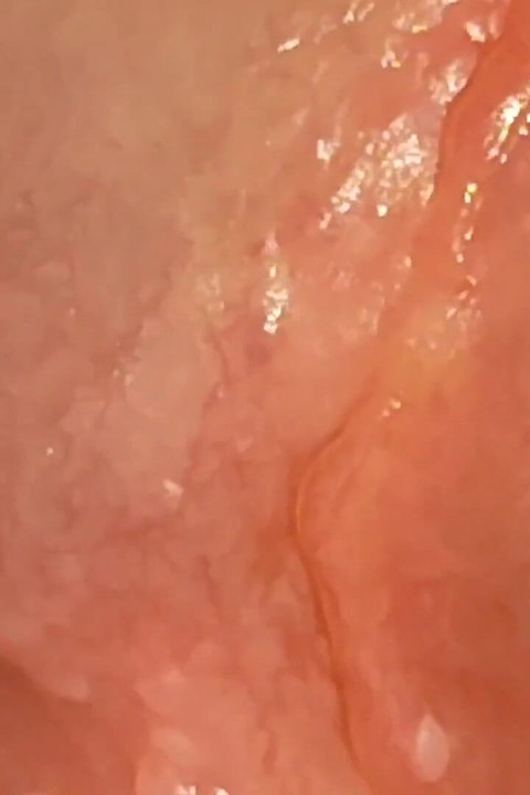 Super ljepilo na glaviću u kupaonici na poslu.