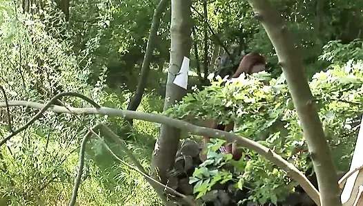 Очень грубый трах в задницу на улице для французской возбужденной шлюшки