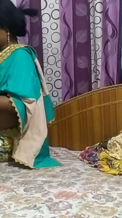أتسلل إلى سرير زوجة أبي وأمارس الجنس معها - أتركها مليئة بالكريمة | مقطع 1