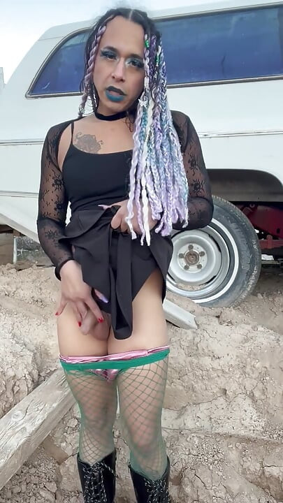 Sexy Goth Girl Takes Hot Pee