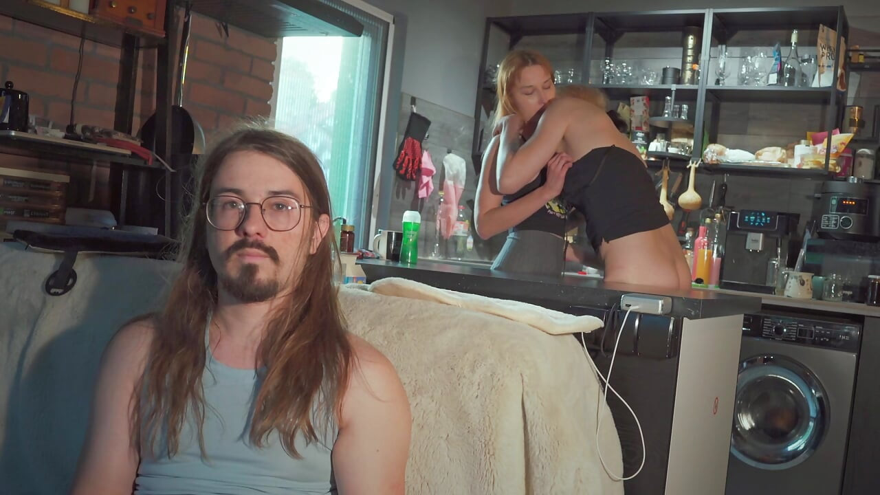 Prietenul meu e trans și mi-a futut curul, iar fratele meu geek nu știe nimic!