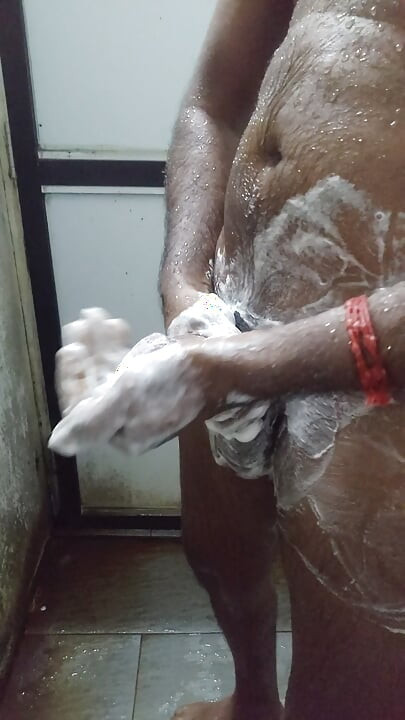 ล้างควยฉันในห้องน้ํา mastbaston