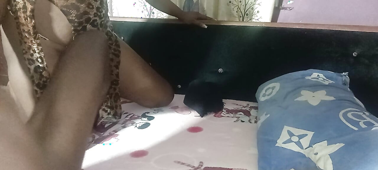 Seine frau wusste nicht, dass er kam, um sie im badezimmer zu ficken und zu beobachten, wie es passiert ist