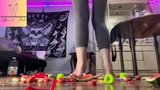 Size 16 Barefoot Fruit Crush Giantess Destruction