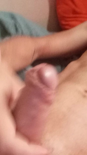 Hot guy gives handjob