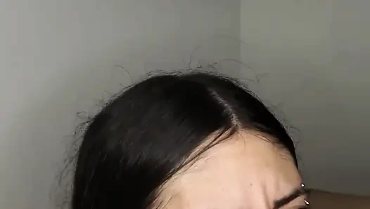 Göğüslerime boşalana kadar ona harika bir sakso çekiyorum - amatör sakso ve boşalma