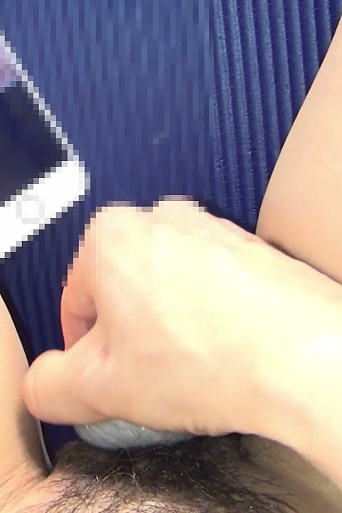 Masturbating While Sitting in the Seiza Position