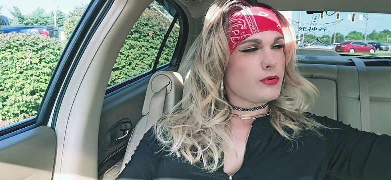 Kylie Babes Smoking Fetish Car Play