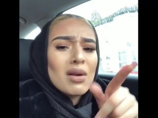 Vidéo musicale sexy avec Hijabi Iama