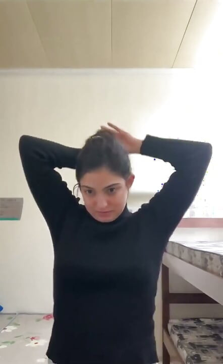 나와 함께 일하기 위해 사정하고 싶으시나요? 하하하, 그냥 농담이야