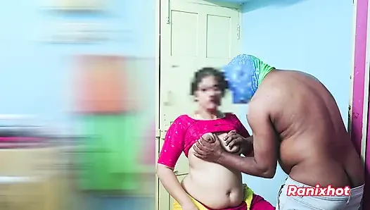Pembantu desi melakukan hal-hal nakal selama pembersihan 4k seks penuh