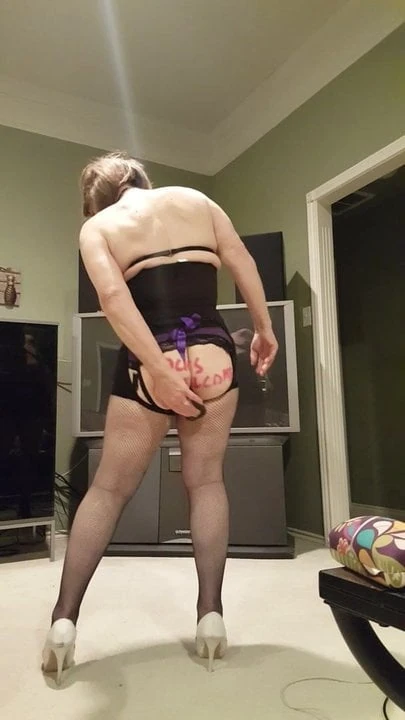 heather uses dildo before the GB begins