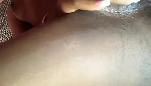 Cewek hot blackgurl234 membelai memeknya sampai muncrat