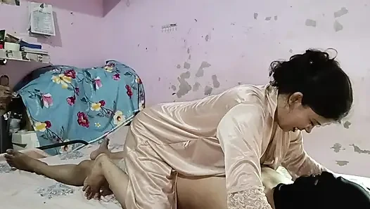 Üvey kız kardeş diyor ki, artık göğüslerime boşalabilirsin, ama sonra içine boşalmanı istiyorum! Hintçe