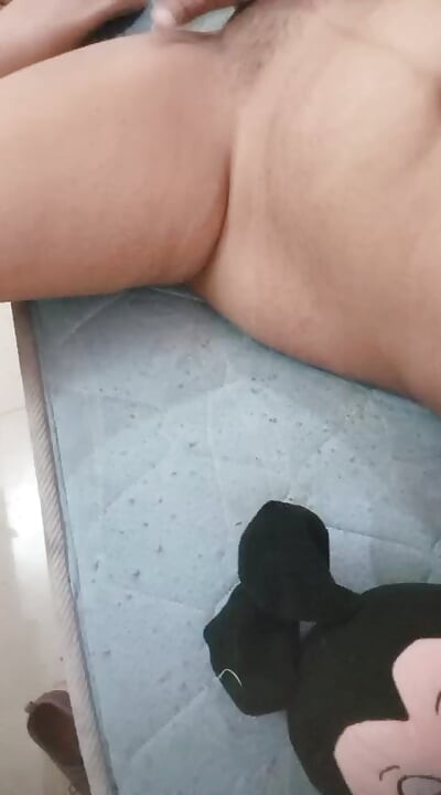 Desi junges mädchen hart gefickt mit großem holzdildo und laut stöhnen
