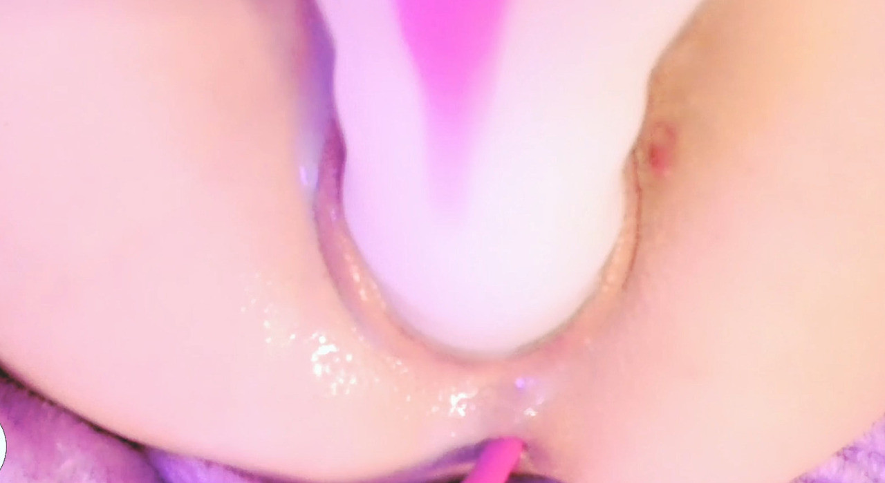 SHOVING A HUGE COCK IN A PUSSY – CLOSE-UP