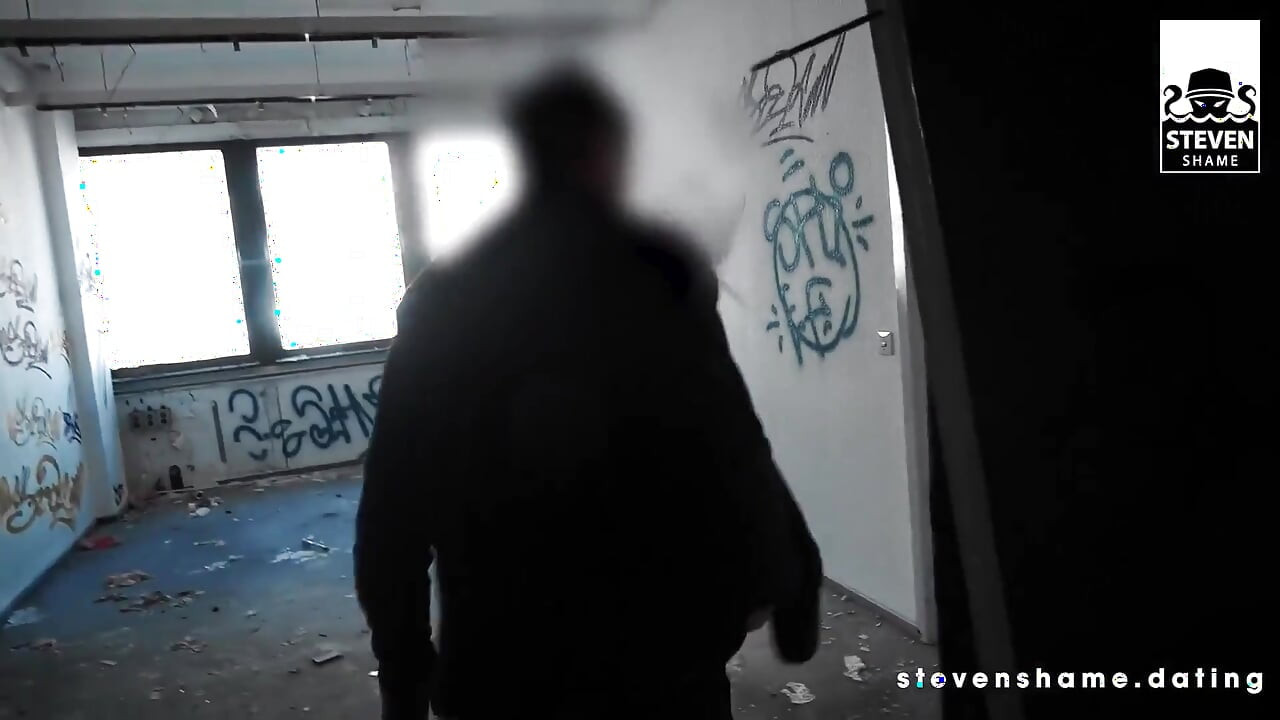 Dört genç kız amcık sikişinin tadını çıkarıyor! StevenShame