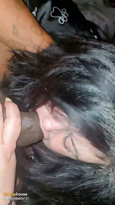viry choosne vaali kamini milf(chodne laayak mammi) nigalti hai
