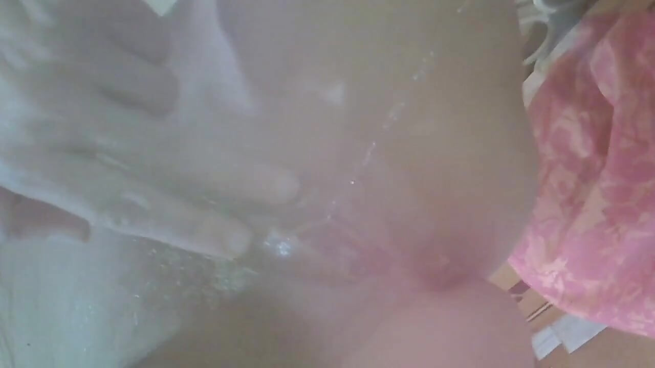 Kravlende og glidende webcam mellem røv og fisse