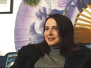 Rus - Svetlana dedilha sua buceta de uísque na câmera